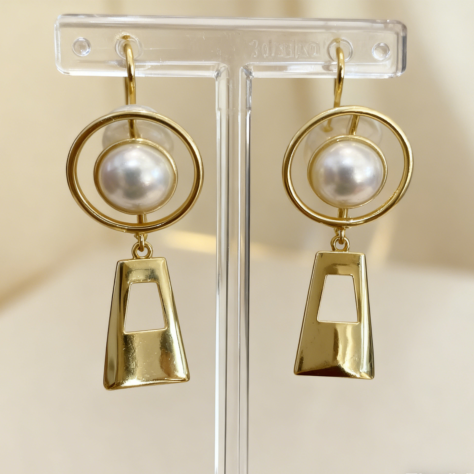 1ce47312-0def-43f7-83b1-220051013de7.jpg Stylevoa Pearl Earrings-1089 - Image 1